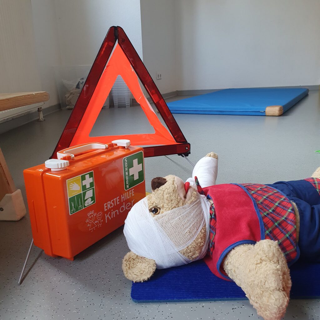 Erste Hilfe Kids 
– Der Erste-Hilfe-Kurs für Kinder
 (Kindergarten & Grundschule) Spielerisch helfen lernen – weil niemand zu jung ist, um helfen zu können