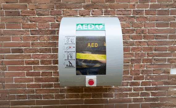 Was macht ein AED (Defibrillator)?